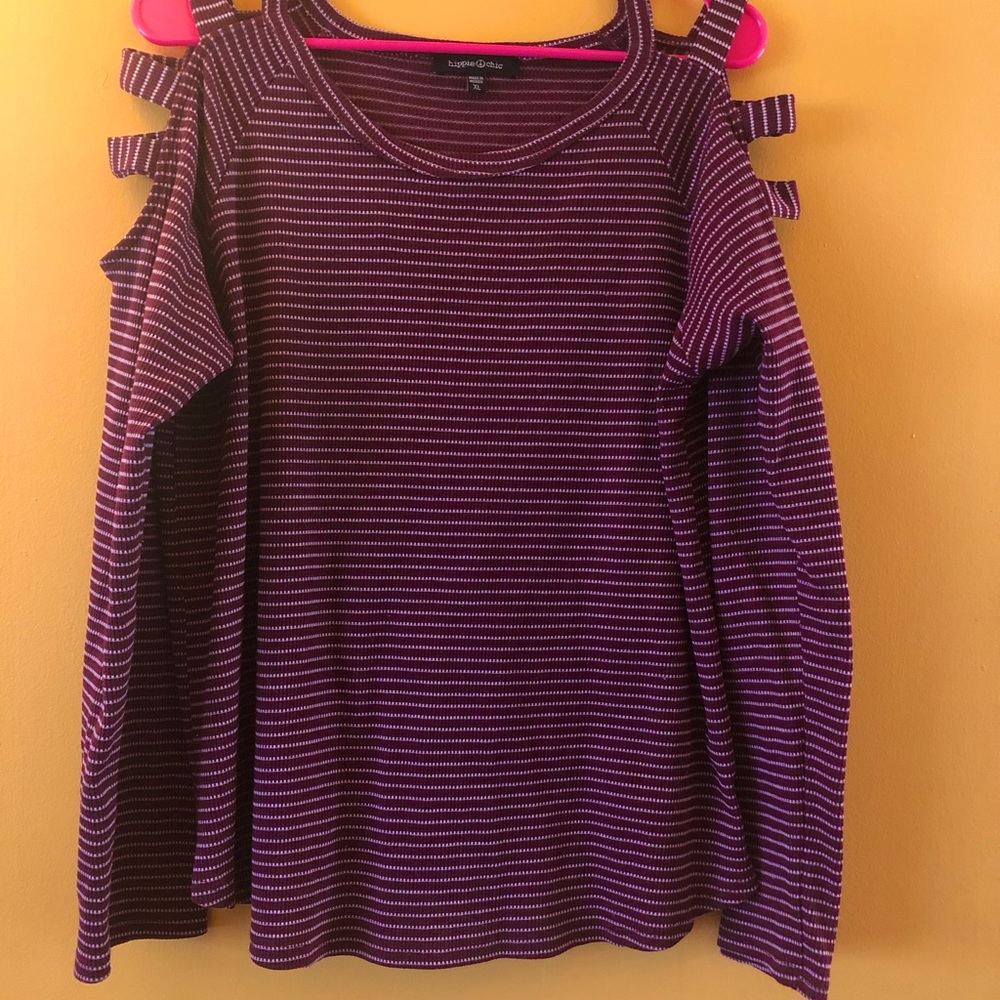 Adorable burgundy striped top!